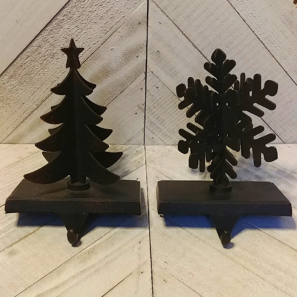 Set Of Two Metal 3D Tree And Snowflake Stocking Holders Brown